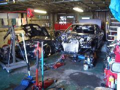 当店の工場です！！ここでお車の整備や改造等色んな事が出来ます♪お車の事でお悩みの方はご相談ください！！