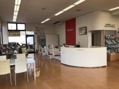 ショールームです。たくさんのドリンクをご準備しております。