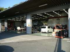 当社　新車店舗・サ-ビス工場を併設しています
