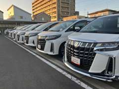 上質な中古車を多数取り揃えております！常時40台の展示車からご希望の1台をお探し致します！