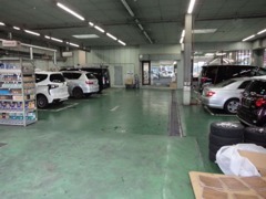 U-carと新車の併売店なのでサービス工場も完備O(≧▽≦)O