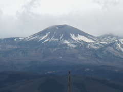 西側には吾妻山が見えます！