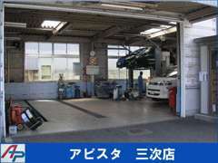 サービス工場完備なので　車検　点検　アフターフォローはおまかせください。