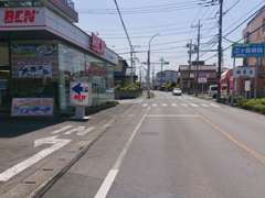 三井アウトレットパーク入間から県道8号線上藤沢交差点から200m。たこ焼き屋さんの向かいです。