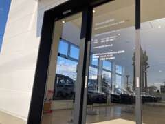 初めての輸入車というお客様も多数ご来店いただいております。正規ディーラーならではのBMWライフをご提案。