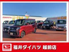 約20台の中古車を展示しています。ナビ付きの高年式中古車やお買得低価格の中古車もあります！