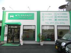 コチラが店舗入り口です♪お気軽に御来店下さいませ！！☆　OPEN　TIME　10：00～18：30☆　HOLIDAY　火曜日