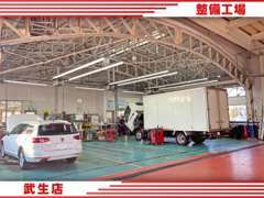 同じ敷地内にサービス工場が併設しております。購入後のアフターケアも安心してお任せください♪