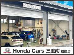 運輸局指定工場を併設しております。点検修理は勿論ですよね。日頃、ちょっと気になる音なんかは、すぐにお調べいたします！