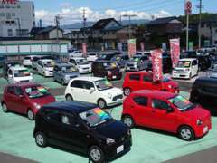 店舗からの風景です。軽自動車やコンパクトカー、SUV車までメーカー問わず幅広く取り扱いしてます。