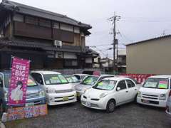 向いの展示場には特選車の在庫あります先ずはこちらをご覧下さい。注文販売専門ですのでお探しのお車を予算内で探します！！