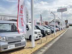 約60台の中古車を展示しております。お客様のご希望の中古車がきっと見つかります