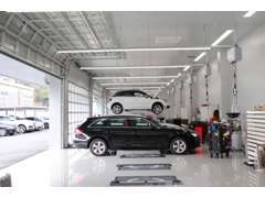 購入後のアフターサービスも安心、あなたのカーライフをAudiがバックアップします。車検も受けられる認定工場を併設。