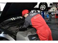 購入後のアフターサービスも安心、あなたのカーライフをAudiがバックアップします。車検も受けられる認定工場を併設。