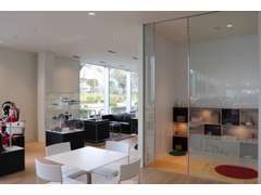 ゆったりとしたショールームでおくつろぎください。