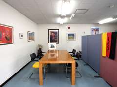 「気が置けない」がぴったりの落ち着いた商談スペース。