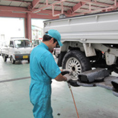 JACARモンテではベテランの整備士による点検・整備がお客様の大切な車をベストコンディションに保ちます。