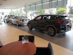 話題の新型車を展示中！