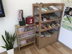 ショールームには、雑誌や漫画コーナーも設置いたしております♪点検などの時間の間もお寛ぎいただけます＾＾