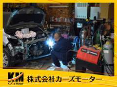 思わぬ事故でボディにキズがついてしまったり、車体がへこんでしまった場合も綺麗に修理致します！気軽に御相談下さい！