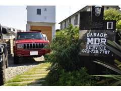 近くには箕面池田ドライブウェイや観光名所箕面の滝もございます