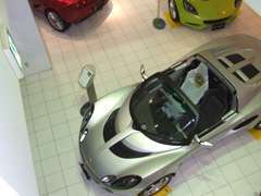 解放感溢れるショールームとなっており、話題の限定車や新型車両を展示致しております。　是非、一度ロータスをご体感下さい。