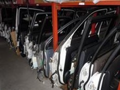 自動車部品もリサイクルということで、使えるものは商品として販売しています！！！