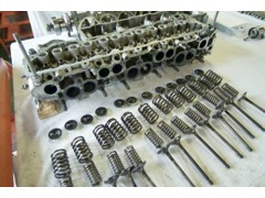 近畿陸運局認証工場完備で、お買い求め頂きました車輌も、国家整備士が整備・点検・テスト走行を実施、ご購入後も当社にお任せ♪