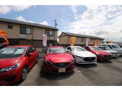 新車、登録済・届出済未使用車、中古車多数展示中！