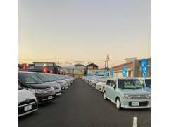 車ですぐの小田原店には常時150台の在庫車両がございますので、色々とご覧になることももちろんOK！！