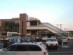 電車でお越しの際は、連絡いただければJR守山駅までお迎えに上がります。京都駅から新快速で30分です。