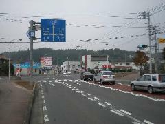そのまま進むと交差点を左折、可部、広島市内方面へ約4KM！