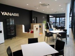 清潔な展示場にてごゆっくりご商談いただけます。