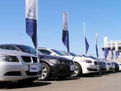 常時80台以上在庫ございます主に・BMW、Mベンツとヨーロッパ車を中心とした輸入車専門店！輸入車の事ならお任せください！