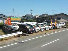 ロープライスな中古車を軽自動車中心に常時30台！特に、人気のスズキワゴンRの品揃えには自信あり！