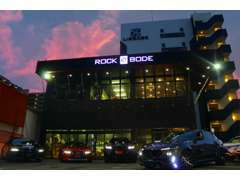 RockBodeは、新車、中古車、旧車の販売、車検や修理、損害保険等を取り扱う、「カーディーラー」です。