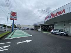 【駐車場】駐車スペースも、しっかり11台ございます！駐車が苦手な方でもご心配いりません！
