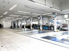 最新設備の整備工場も併設しておりますので、ご購入後のサポートもお任せください！※一部店舗を除きます。