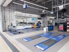 最新設備の整備工場も併設しておりますので、ご購入後のサポートもお任せください！※一部店舗を除きます。