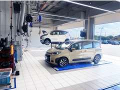 最新設備の整備工場も併設しておりますので、ご購入後のサポートもお任せください！※一部店舗を除きます。