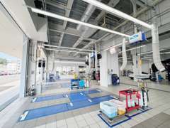 最新設備の整備工場も併設しておりますので、ご購入後のサポートもお任せください！※一部店舗を除きます。
