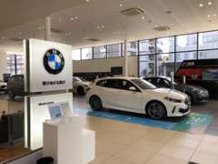 BMWをお探しのお客様は、たくさんのBMWに囲まれる【BMWプレミアムセレクション城東鶴見】で、納得のいく1台をお選びください。
