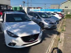 新車のほか、良質な中古車の販売も行なっております。車の買い方に迷われたら、ぜひ当店までご相談ください。