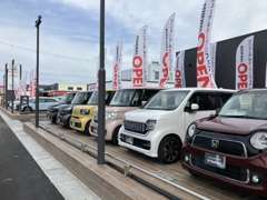 今人気の、NBOXなど軽自動車の在庫も豊富！他の店舗にもたくさん在庫はありますので、お探しの車をご相談くださいね♪