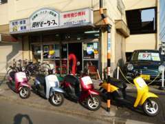 一見、バイク屋かと思われがちです（笑）