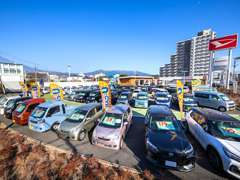 ダイハツ沼津販売の大規模な中古車ショップです。