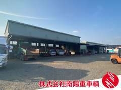 自社工場で、お客様仕様の架装・補強・塗装を承っております。