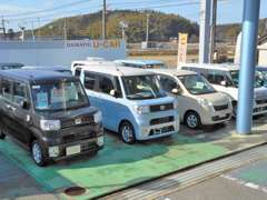 店舗併設の中古車展示場では実際に車の状態や乗り心地などが確認できます。