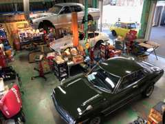 自社工場完備　旧車に精通したスタッフが精一杯の仕事をさせて頂きます。アフターも安心してお任せください。