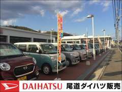 ひろーい展示場に、新車・中古車の取り扱いがございます。お探しの車がきっと見つかるはずです！